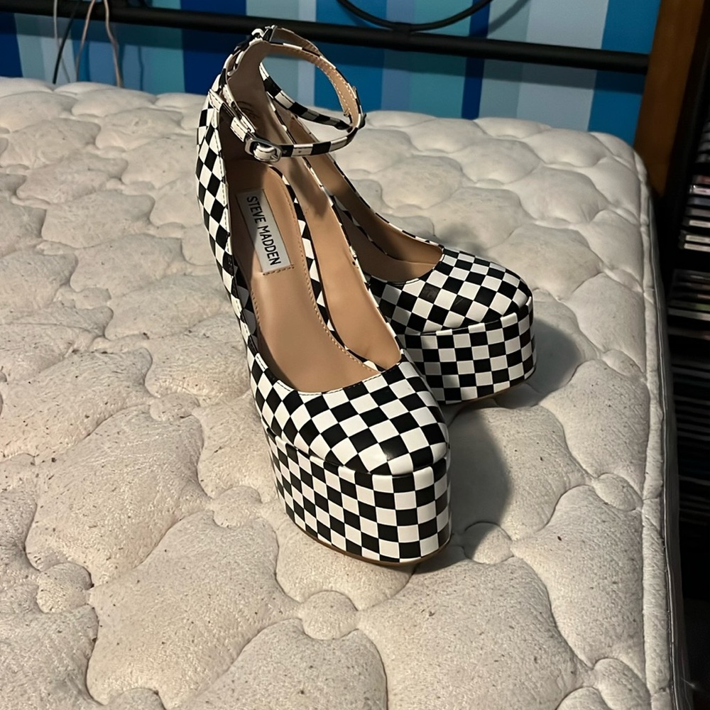 thumbnail image 2 of Steve Madden Bone Skyrise Platform 9.5 2 of 11